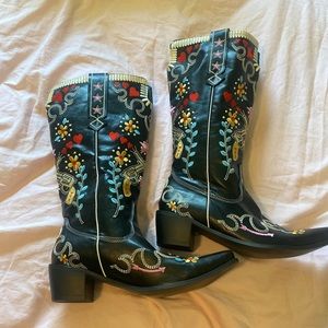 Cowgirl boots fun unique boots size 9